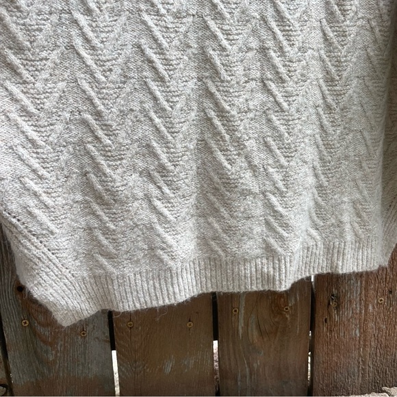 PINK LILY Women’s Tan Chevron Knit Oversized Sweater Size XS - Picture 5 of 11